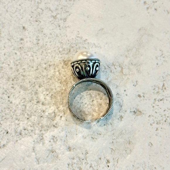 New Silver Ring with Pearl - Picture 4 of 6